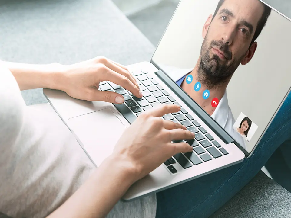 Photo of a patient in a video call with spine surgeon Dr Grégory Edgard-Rosa
